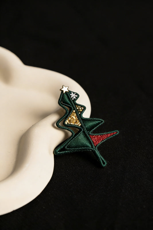 Silent Noel Brooch - Holiday Edition